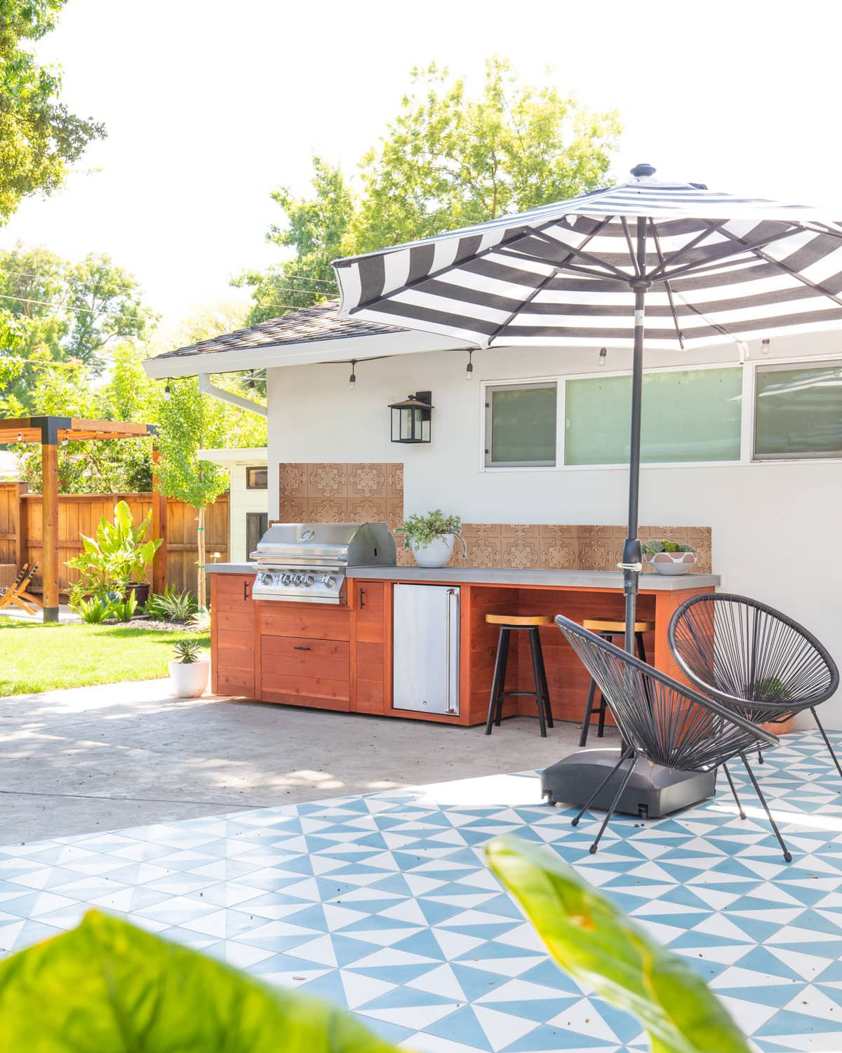 backyard decor ideas outdoor kitchen backsplash